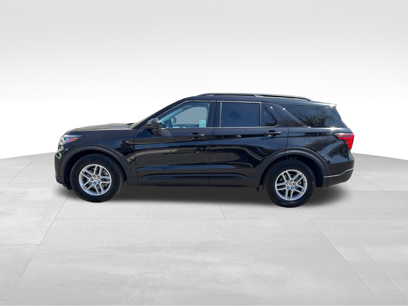 Certified 2026 Ford Explorer Active RWD image 2