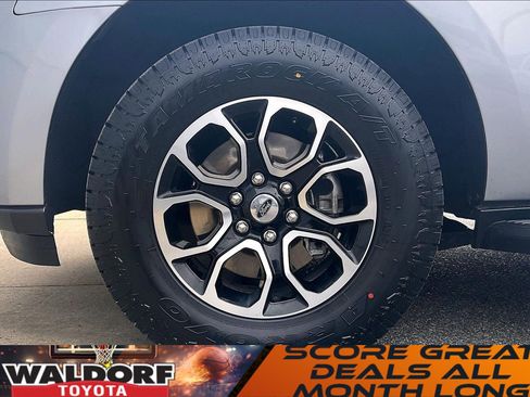 Used 2024 Ford Expedition XLT image 11