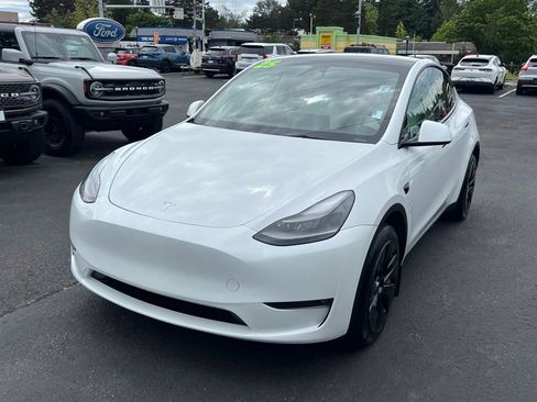 Used 2023 Tesla Model Y Long Range AWD/4WD image 4