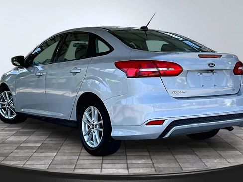 Used 2017 Ford Focus SE FWD image 4