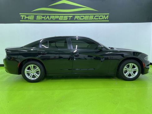 Used 2021 Dodge Charger SXT w/ Leather Interior Group RWD image 11