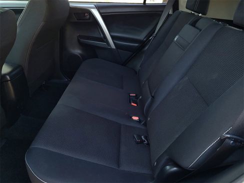 Used 2018 Toyota RAV4 LE image 11