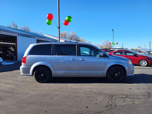 Used 2019 Dodge Grand Caravan SXT image 6