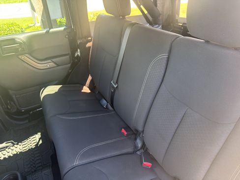 Used 2018 Jeep Wrangler Unlimited Sport AWD/4WD image 32