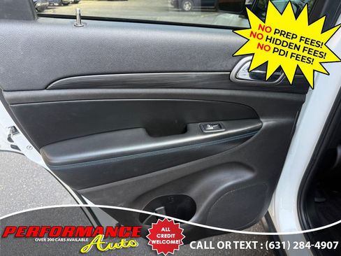 Used 2019 Jeep Grand Cherokee Laredo AWD/4WD image 27