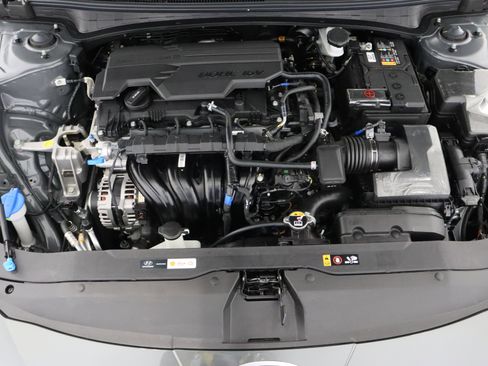 Used 2025 Hyundai Elantra SE image 35