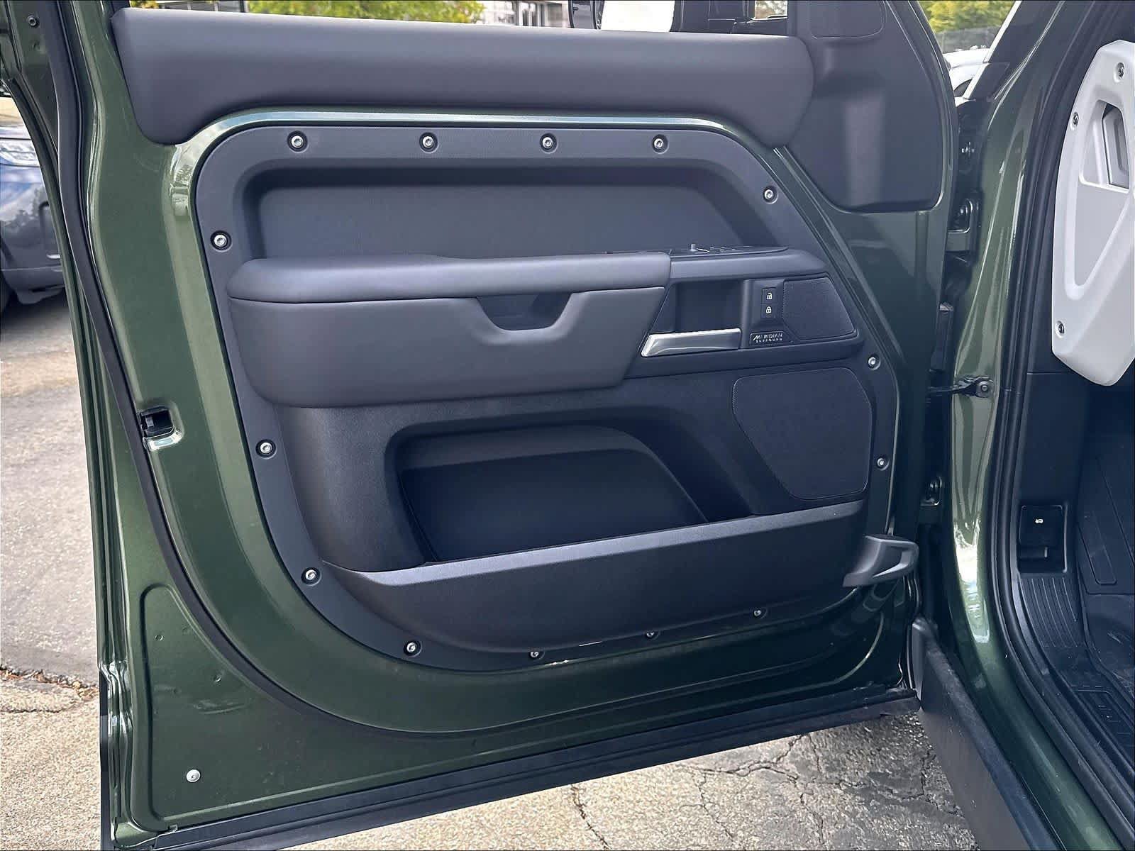 New 2026 Land Rover Defender 110 X-Dynamic SE AWD/4WD image 23