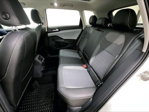 Used 2023 Volkswagen Taos SE w/ Panoramic Sunroof Package FWD image 21