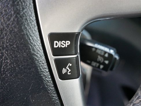 Used 2012 Toyota Highlander SE w/ Tow Pkg image 18