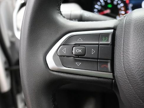 Used 2024 Jeep Compass Latitude AWD/4WD image 18