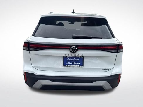 Used 2026 Volkswagen Tiguan SE AWD/4WD image 6