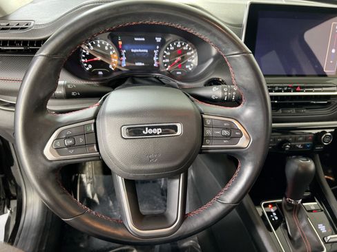 Used 2022 Jeep Compass Trailhawk w/ Trailhawk Convenience Group AWD/4WD image 11