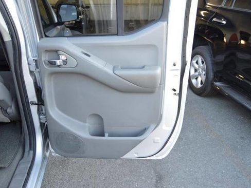 Used 2008 Nissan Frontier SE w/ SE Value Truck Pkg image 30