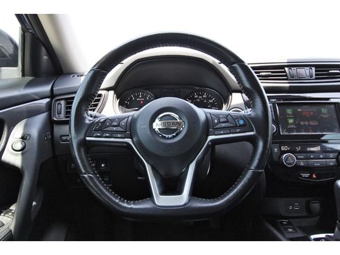 Used 2020 Nissan Rogue SV w/ Premium Package FWD image 16
