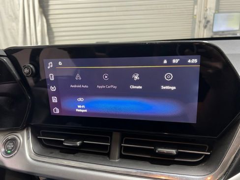 Used 2025 Chevrolet Trax LT FWD image 28