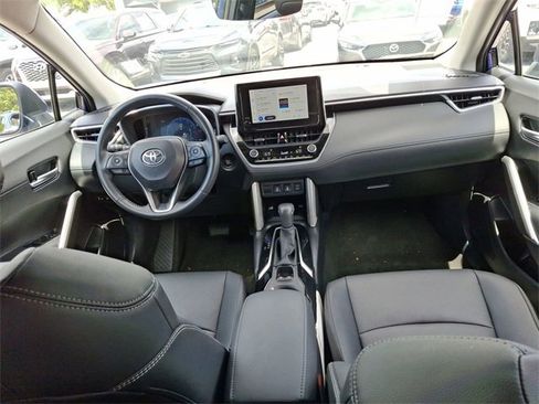 Used 2024 Toyota Corolla Cross XLE image 12