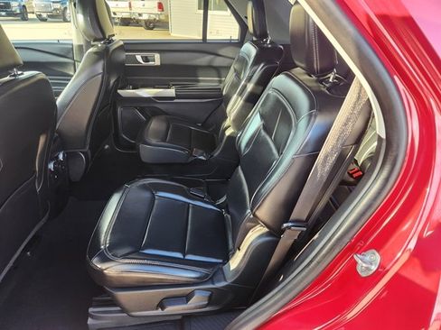 Used 2021 Ford Explorer XLT w/ Equipment Group 202A image 6