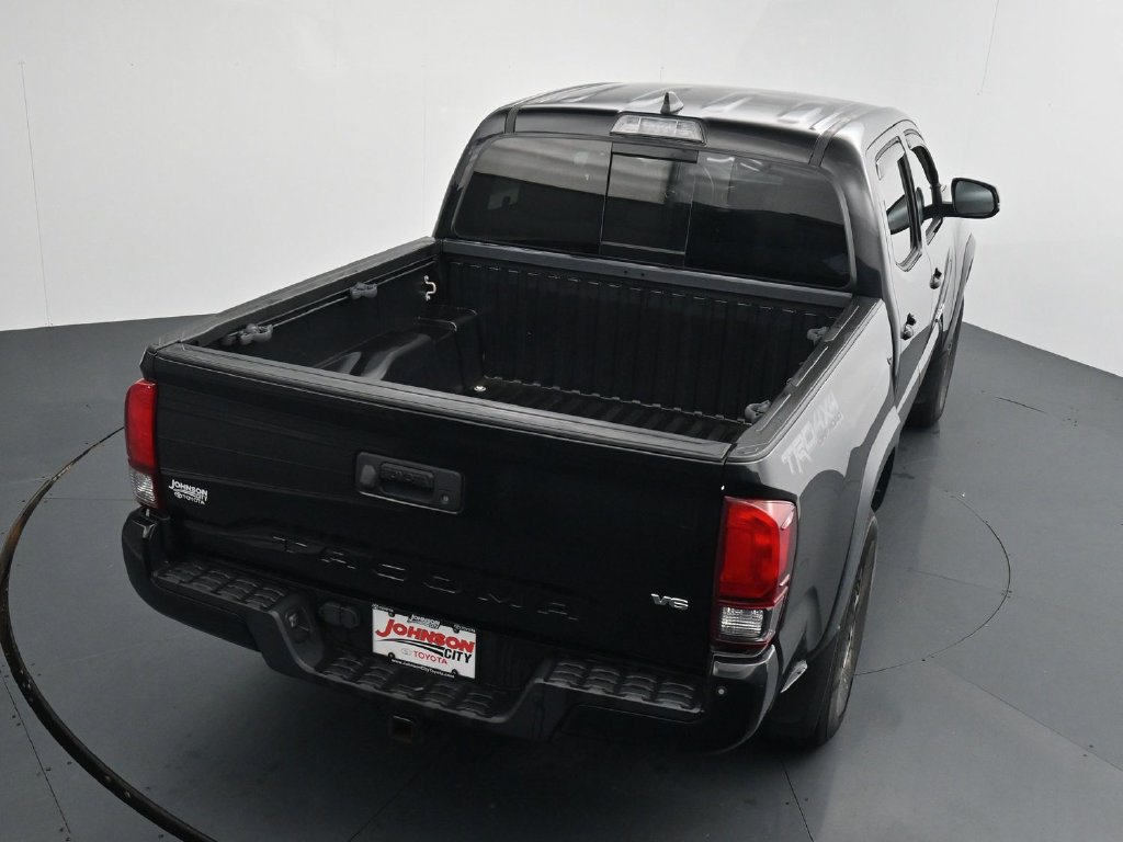 Used 2018 Toyota Tacoma TRD Off-Road w/ Technology Package AWD/4WD image 28