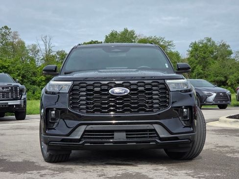 Used 2025 Ford Explorer ST AWD/4WD image 3