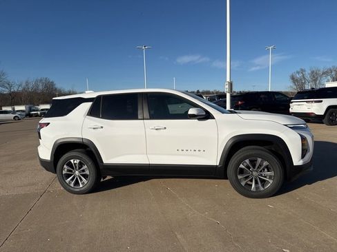 New 2026 Chevrolet Equinox LT image 2