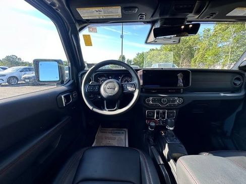 Used 2026 Jeep Gladiator Rubicon AWD/4WD image 17