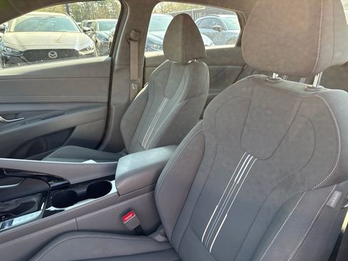 Used 2025 Hyundai Elantra SEL FWD image 9