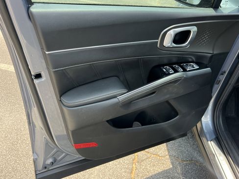 Used 2023 Kia Sorento SX image 10