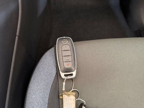 Used 2025 Nissan Versa SV FWD image 18