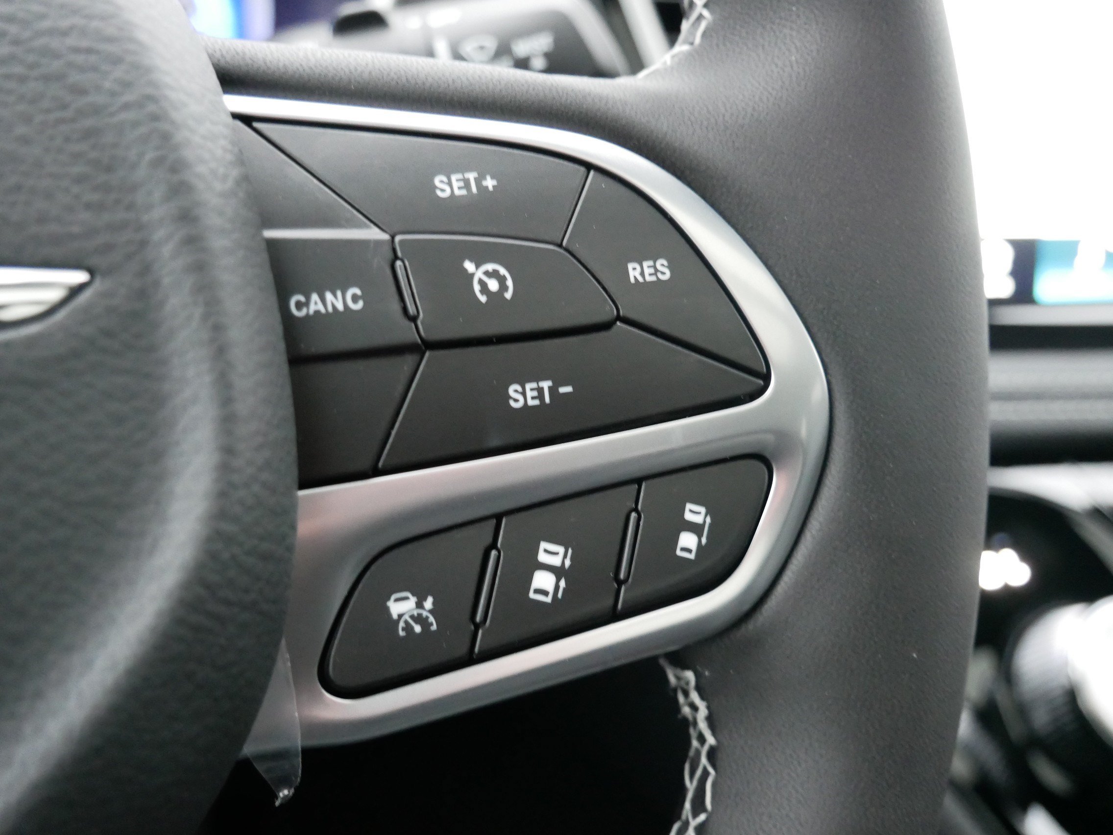 New 2026 Chrysler Pacifica Select AWD/4WD image 19
