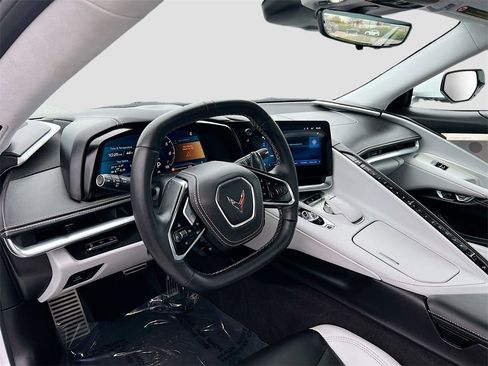 Used 2025 Chevrolet Corvette Stingray Premium Conv w/ Z51 Performance Package image 9