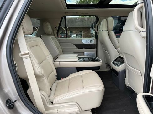 Used 2019 Lincoln Navigator Reserve AWD/4WD image 24