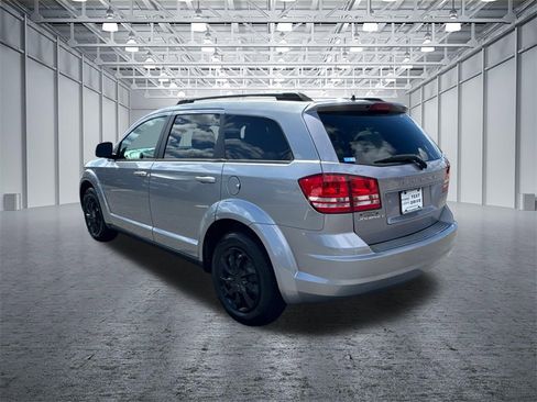 Used 2019 Dodge Journey SE image 5
