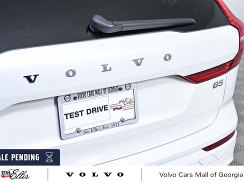 Certified 2023 Volvo XC60 B5 Ultimate FWD image 39