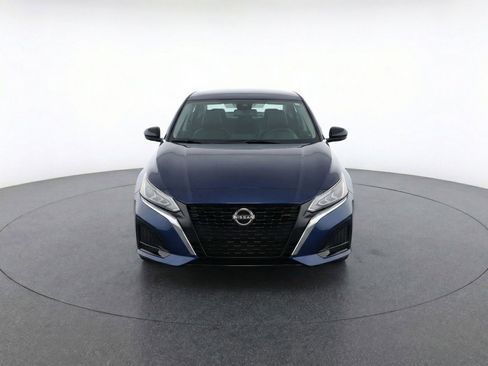 Used 2025 Nissan Altima 2.5 SV image 2