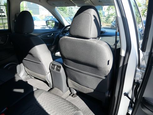 Used 2018 Nissan Rogue SV AWD/4WD image 29
