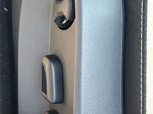 New 2025 Volkswagen Taos SE image 27