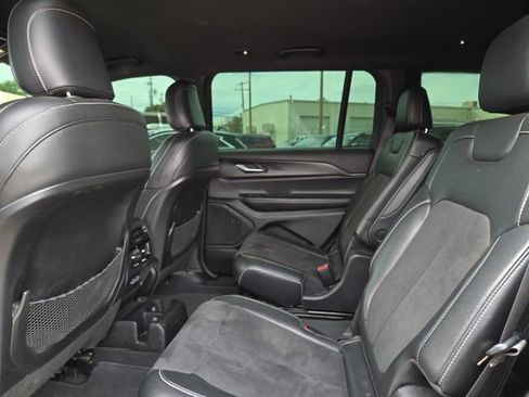 Used 2023 Jeep Grand Cherokee L Laredo AWD/4WD image 9
