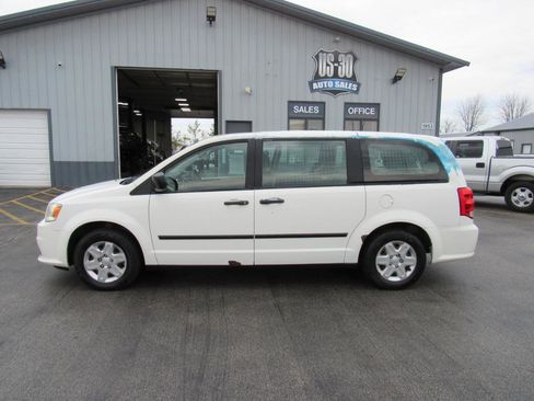 Used 2011 Dodge Grand Caravan image 3