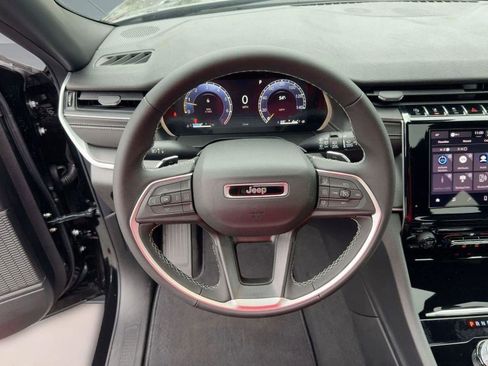 New 2025 Jeep Grand Cherokee L Laredo image 4