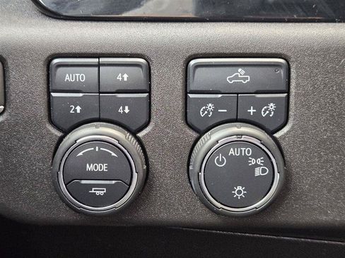 Used 2024 Chevrolet Silverado 1500 LT w/ Z71 Off-Road Package AWD/4WD image 18