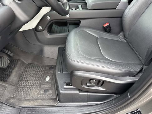 Used 2024 Land Rover Defender 110 S image 20