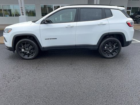 New 2026 Jeep Compass Latitude image 8