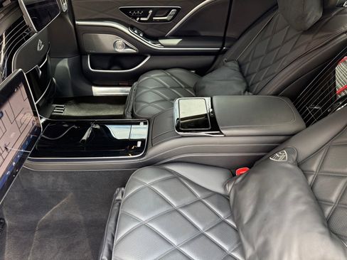 Used 2024 Mercedes-Benz Maybach S 580 4MATIC w/ Manufaktur Leather Package image 44