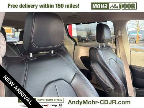 Used 2022 Chrysler Pacifica Touring-L image 29