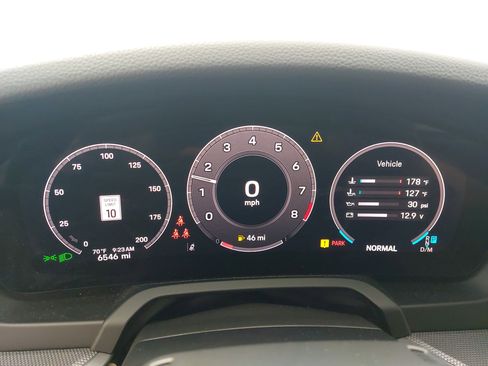 Certified 2025 Porsche 911 Carrera RWD image 17