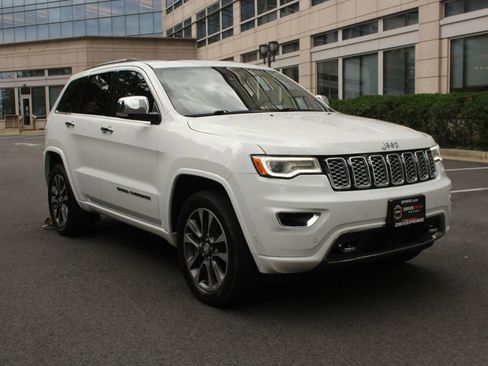 Used 2017 Jeep Grand Cherokee Overland w/ Jeep Active Safety Group AWD/4WD image 1