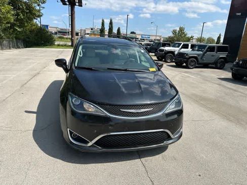 Used 2017 Chrysler Pacifica Touring-L FWD image 25