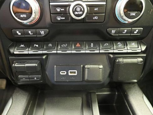 Used 2020 GMC Sierra 1500 Denali w/ Denali Carbonpro Edition AWD/4WD image 13