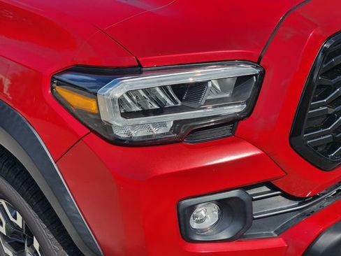 Used 2022 Toyota Tacoma TRD Off-Road AWD/4WD image 9