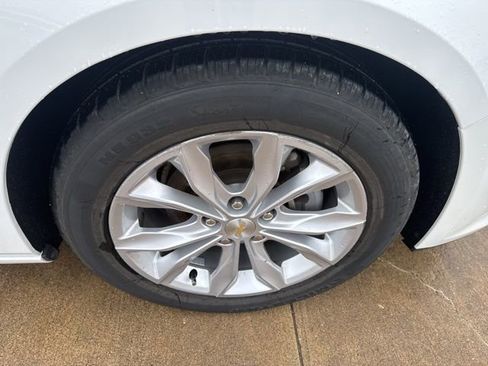 Used 2024 Chevrolet Malibu LT image 50